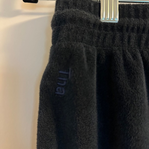 TNA Towel Terry Boyfriend Mid-Rise Sweatshort - Picture 3 of 5